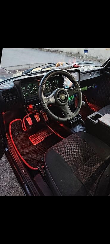 vaz 7: VAZ 2107 sedan - Kuzov: 4 qapılı sedan, tünd albalı rəng - Mühərrik — 7