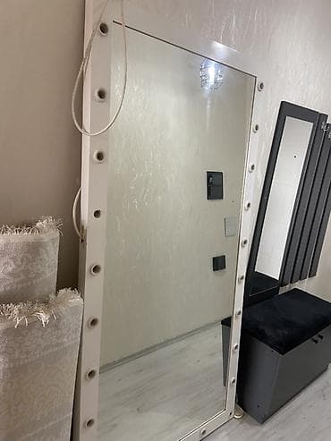güzgü ev: Güzgü Döşəmə üstü, Düzbucaqlı, Makiyaj üçün, Arxa işıqlı — 1