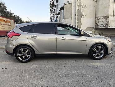 man sat: Ford Focus: 1 l | 2016 il 200000 km Hetçbek — 5
