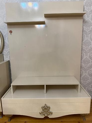 Televizor altlığı 
Təcili satılır — 1
