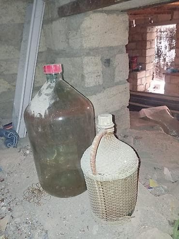 Termoqablar: Şüşə damacana dəsti - 2 ədəd iri həcmli şüşə damacana: - 1 ədəd — 2