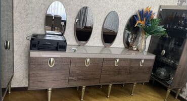 Комоды: Qonaq otağı mebel dəsti Tərkib: - TV stendi: iri arxa paneli və üst — 1