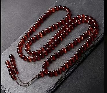 gumus tesbeh: Qəhvəyi-qırmızı tonlarda şüşə kimi parıldayan boncuklardan hazırlanmış — 1