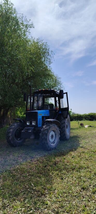 yük avtomobilləri: MTZ Belarus 1025.2 traktor Xüsusiyyətlər: - Model: MTZ Belarus 1025.2 — 4