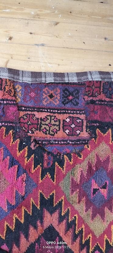 Новое на lalafo: 2 eded qedimi kilim munasib qiymete satılır. Birinin şekilde — 3