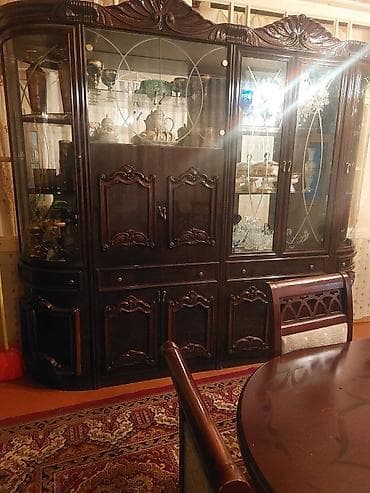 Klassik üslubda mebel dəsti - Qonaq otağı üçün iri vitrinalı bufet — 2