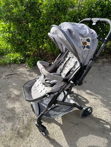 uwaq ucun mawin: Uşaq Arabası – yüngül və kompakt - Rəng: boz tonlarda, yarpaq naxışlı — 2