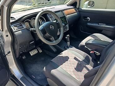 Nissan Tiida hatchback, gümüşü rəng. - Kuzov: 5 qapılı hatchback — 8