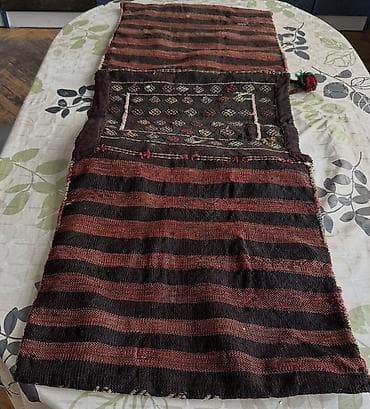 kecə: Əl işi yaşı 150 dən artıq yun qədimi xurcun. Üç bölməli quruluş: iki — 2