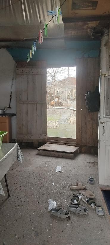 Satılır: hasarlı həyət evi/torpaq sahəsi 8 sotdan artgdi yola yaxın — 9