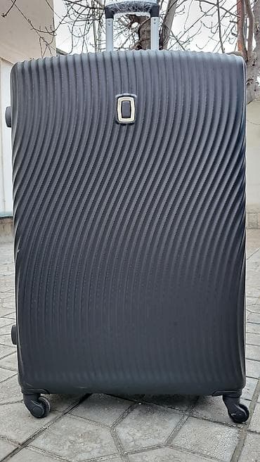 Türki̇yə i̇stehsali böyük ölçülü (76×54×33) çemodan. Yeni̇di̇r. Açilib — 2