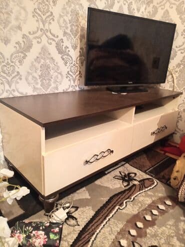 Daraq panellər: İşlənmiş, Düz TV altlığı, Polkalı, Laminat — 1