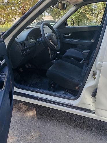 luaz satilir: VAZ (LADA) Priora: 1.6 l | 2013 il 210000 km Sedan — 6