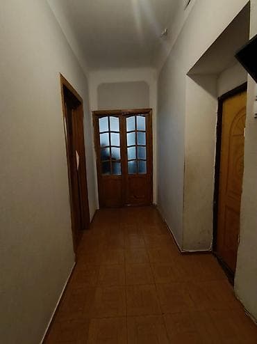 qarayev 3 otaqli evler: 3 kv 4/1 yerdən hundur 2 otaq Stalinka art. Balkon sade ev 85.000 azn — 5