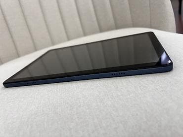 planset tablet: Oteeto planşet - Korpus: nazik, yastı kənarlı metal gövdə, tünd mavi — 3