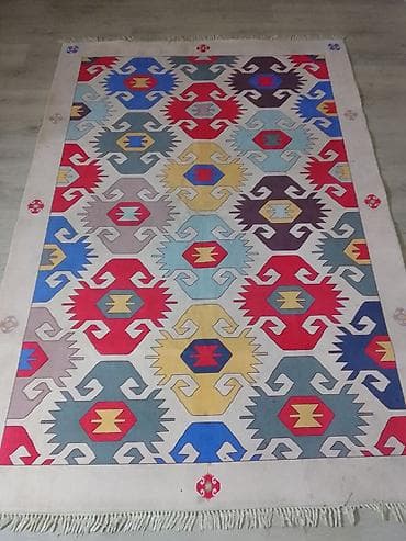 antik xalça: Kilim üslubunda dekorativ xalça Uzunu 2.20 Eni 1.50. 050 670 15 12 — 2