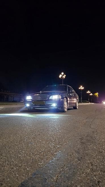 bmw e 39: Mercedes-Benz 240: 2.4 l | 1998 il Sedan — 8