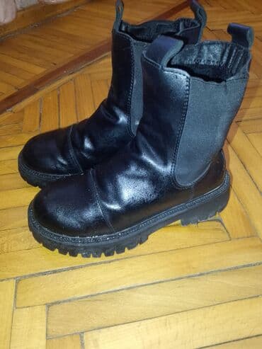 Səndəl və şəp-şüplər: Qışlıq qadın ayaqqabıları – 2 cüt - Rəng: qara - Material: üst hissə — 1