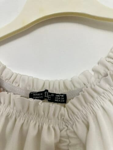 женские футболки и майки в полоску: Ağ rəngli qadın bluzası – “ILE” markası Ölçü: USA M (etiketdə — 2