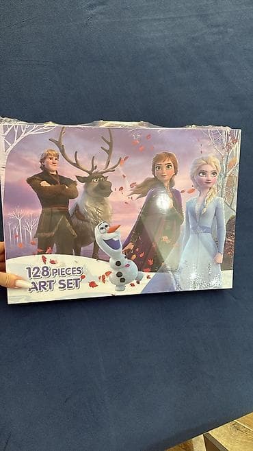 rəsim seti: “Frozen” mövzulu 128 hissəli rəsm dəsti - Qutunun üzərində “Frozen” — 1