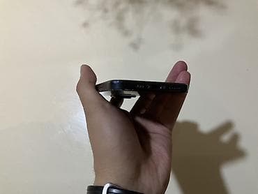 macbook pro 16: IPhone 15, Qara, Face ID — 4