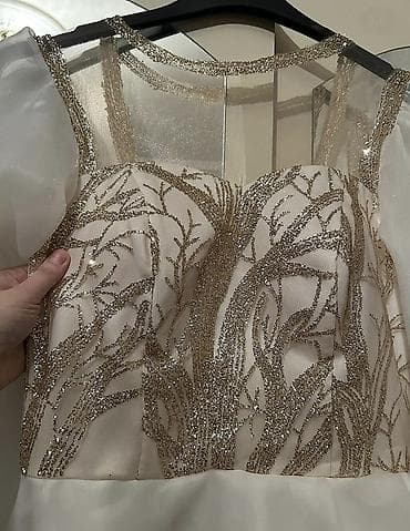 kurta: 400 azna alinib 150 azna satilir yenidir 3 saatlig cəmi geyinilib arxa — 4