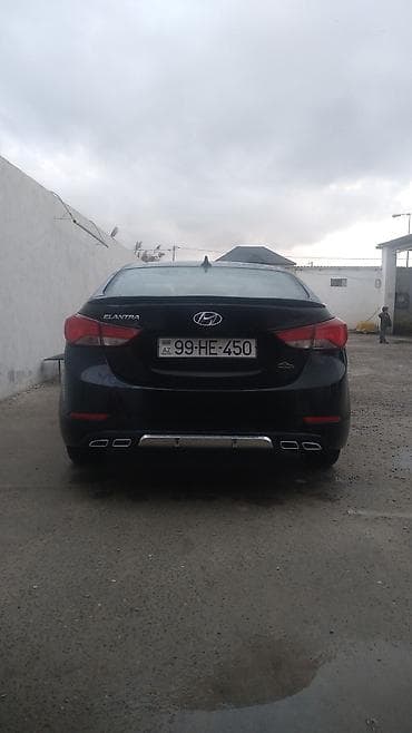 w202 arxa stopu: Hyundai Elantra sedan - Kuzov: sedan, qara rəng - Mühərrik: benzin - — 4