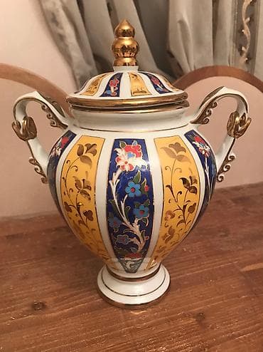 dekor ad gunu: Kütahya porselen . El işidir . Qızıl suyunnan ışlenilib — 1