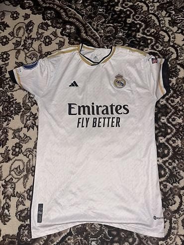 футбол: Real Madrid futbol forması, ağ rəngdə, qara və qızılı detallarla — 1