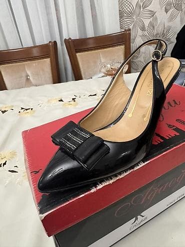 qara almaz: Qadın ayaqqabısı – Mario Muzi Dəridir.Bir neçə dəfə geyinmişəm. - — 1