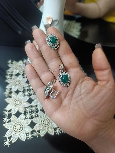 Dəstə daxildir: Sırğa, Gümüş