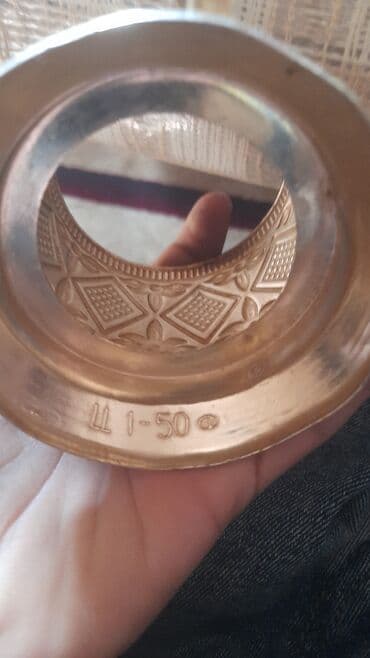 ikinci əl ev əşyaları sumqayıt: İki ədəd metal stəkanaltı (podstakannik) dəsti. Xüsusiyyətlər: - — 2