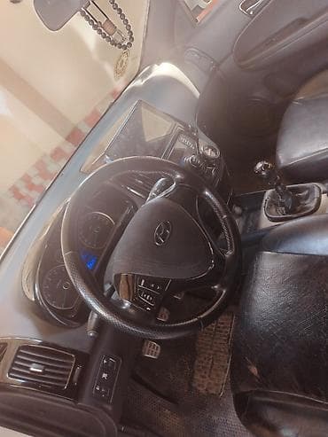 hyundai elantra 2012 model: Hyundai i30 Sport, ağ rəngli hetçbek. Xüsusiyyətlər və dizayn: - Ailə — 9