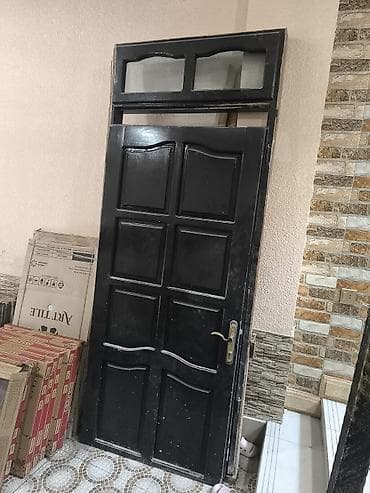 Qara rəngli giriş/qapı dəsti təmiz taxta qapı,ramkasida var,kilidə — 2
