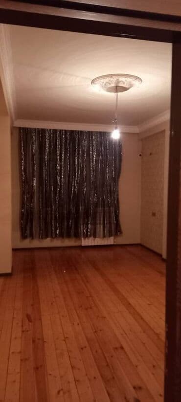 otaq yoldaşı qız: Nəsimi rayonu, Yeganə şadlıq sarayının yanında 12 mərtəbəli binanın — 12