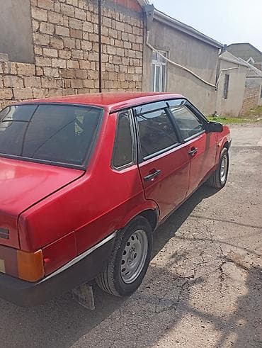 vaz radiator: Lada 21099, qırmızı rəng, sedan korpus. - Mühərrik: benzinli — 3