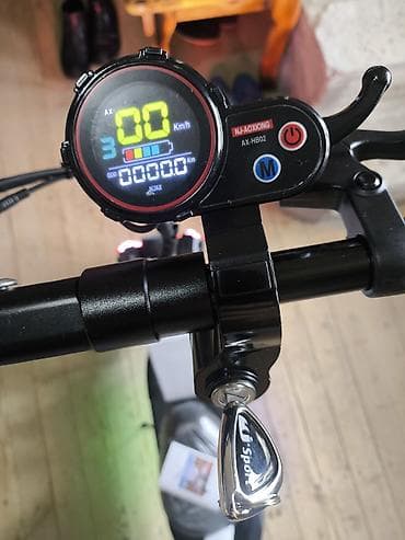 samakat: Elektrik skuter – qara/qırmızı dizayn, güclü şəhər və off-road yürüşü — 2