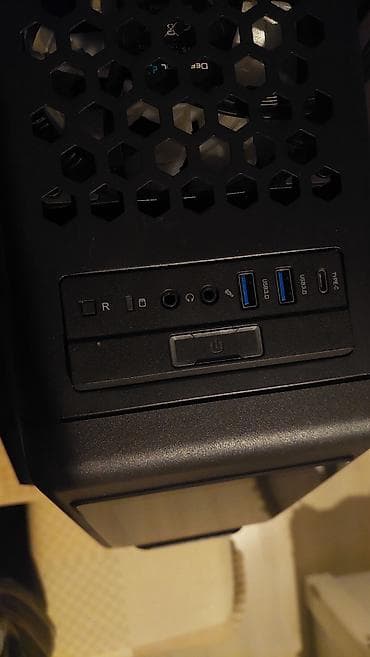 Korpuslar: Thermaltake AH T200 "helikopter" üslubunda dizayn edilmiş, açıq — 10