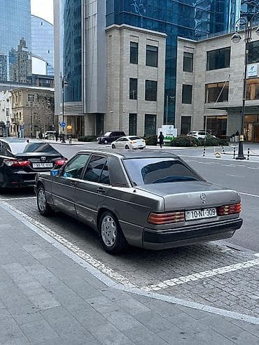 Mercedes-Benz 190: 1.8 l | 1992 il Sedan