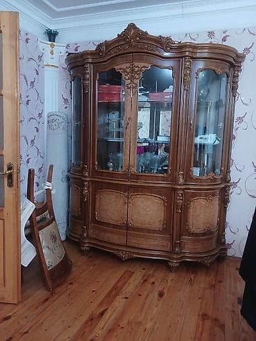 Klassik üslubda vitrin-bufet mebel dəsti - Material: təbii ağac