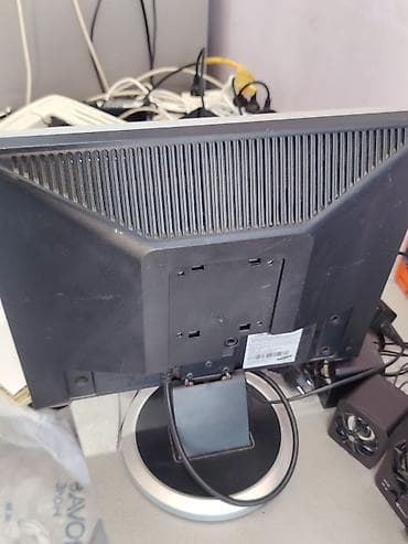 studio monitor: Samsung SyncMaster 740N LCD monitor - Ekran ölçüsü: 17 düym (kvadrat — 2