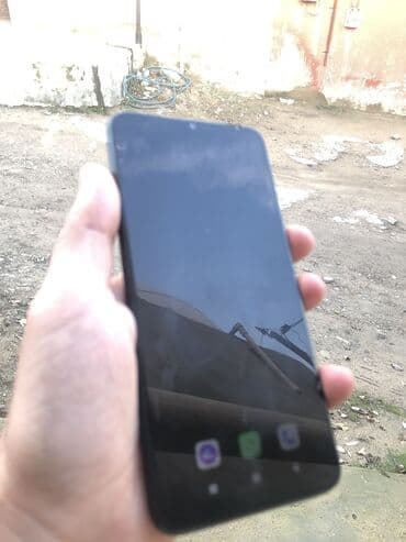 mi 9 t: Ekranda yungul cat var oda hec bir tesir gostermir ekranin islemesinde — 2