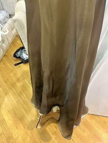 yun koftalar: - Şampan-oliv rəngində, atlas parıltılı midi/uzun ziyafət geyimi - — 2