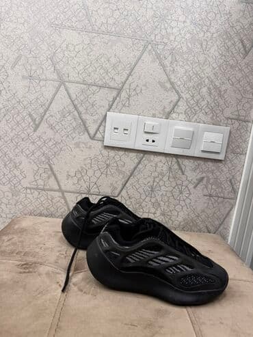 женские кеды сникерсы: Qara rəngli idman ayaqqabısı (sneaker) – futuristik dizaynlı model — 2