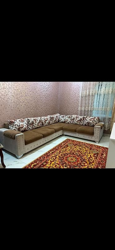 Künc divan. Satılır 430 azn. Bazasızdır. 2,90*2,20 ölçüsündə. Ünvan