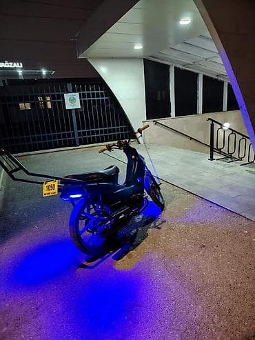 saipa disk: Moped/skuter – mavi rəng, şəhər içi gedişlər və yüngül daşıma üçün — 3