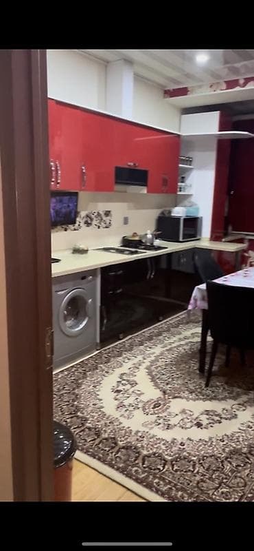 masa ikinci əl: Qırmızı-parlaq fasadlı mətbəx mebeli dəsti - Üst və alt dolablar — 2