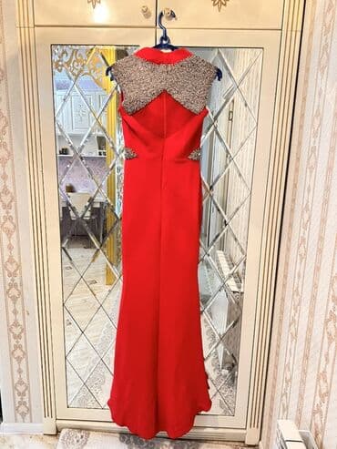 Toy paltarları və aksesuarları: İki fərqli qadın paltarı dəsti 1) Qara krujeva üstlü, aşağı hissəsi — 6