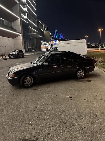 mercedes e class: Mercedes-Benz CE 200: 2 l | 1994 il Sedan — 8