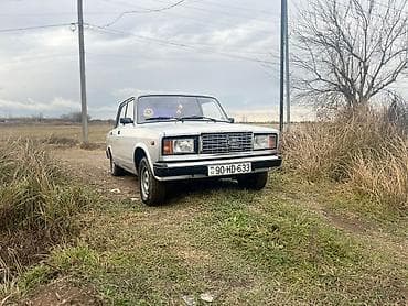 Lada 2107 sedan – klassik dizaynlı, arxaötürücülü model. Texniki və